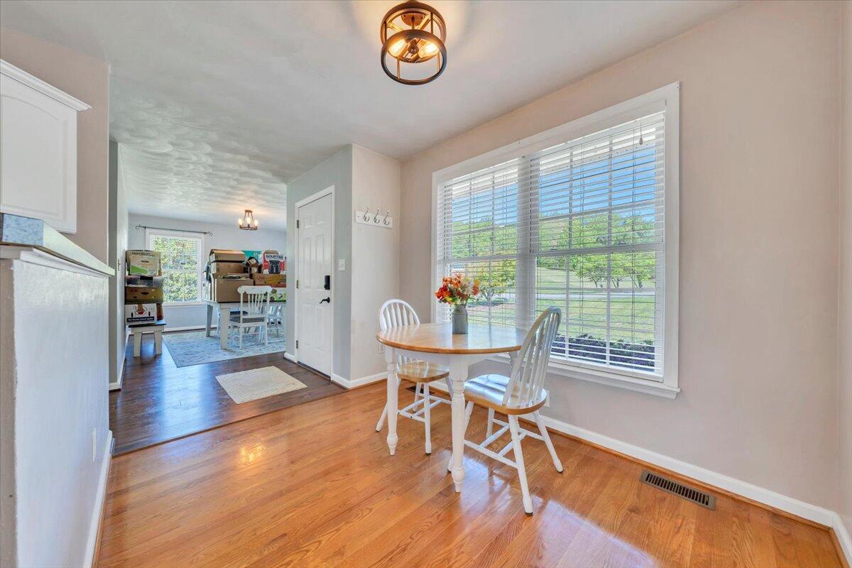 3609 Carson Road Roanoke, VA 24012 - Photo 11 of 52 12-MIB04701