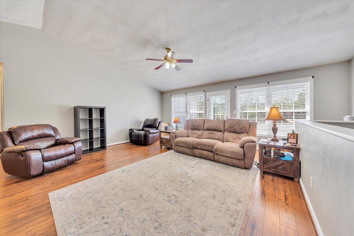 3609 Carson Road Roanoke, VA 24012 - Photo 5 of 52 05-MIB04725
