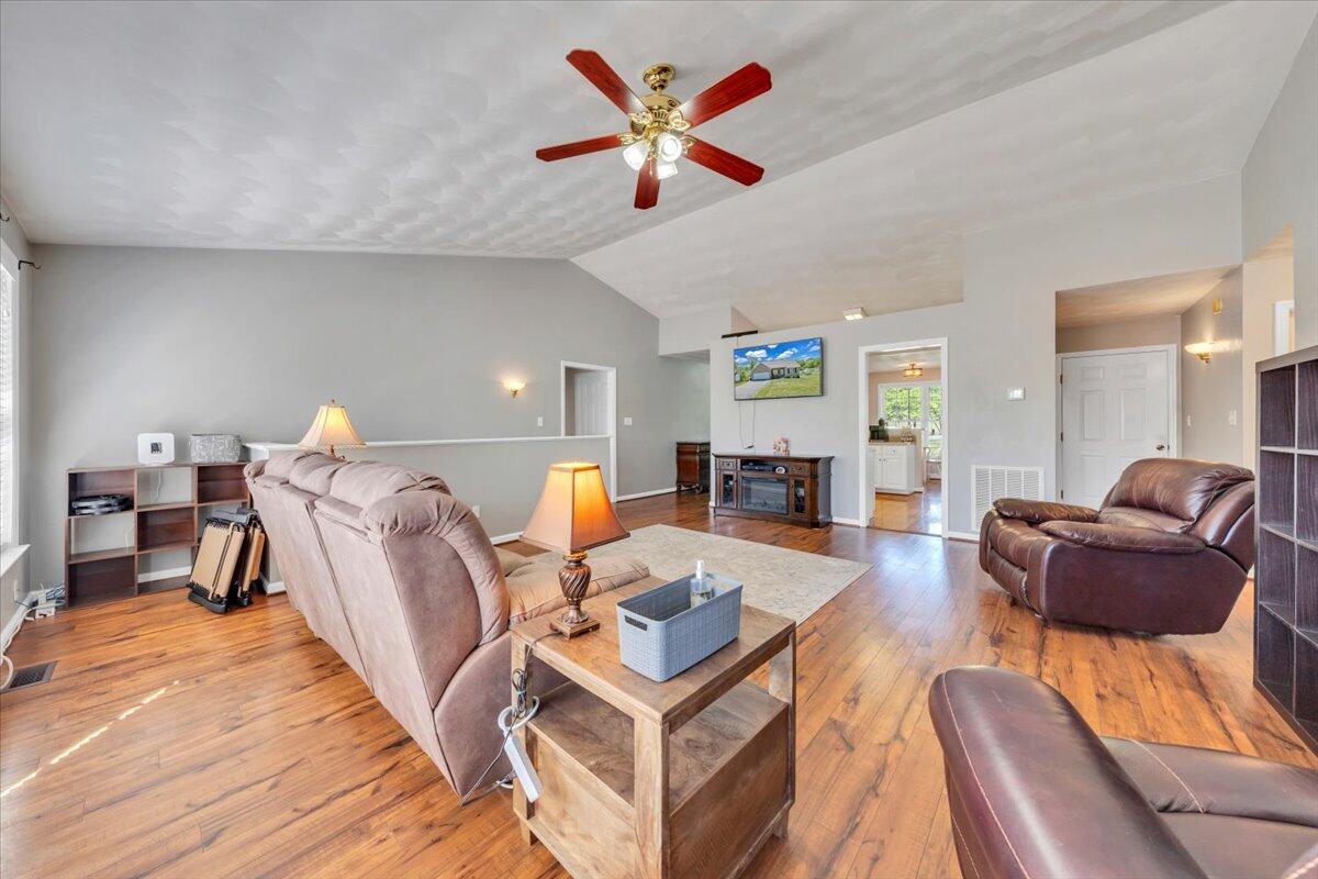 3609 Carson Road Roanoke, VA 24012 - Photo 7 of 52 07-MIB04728