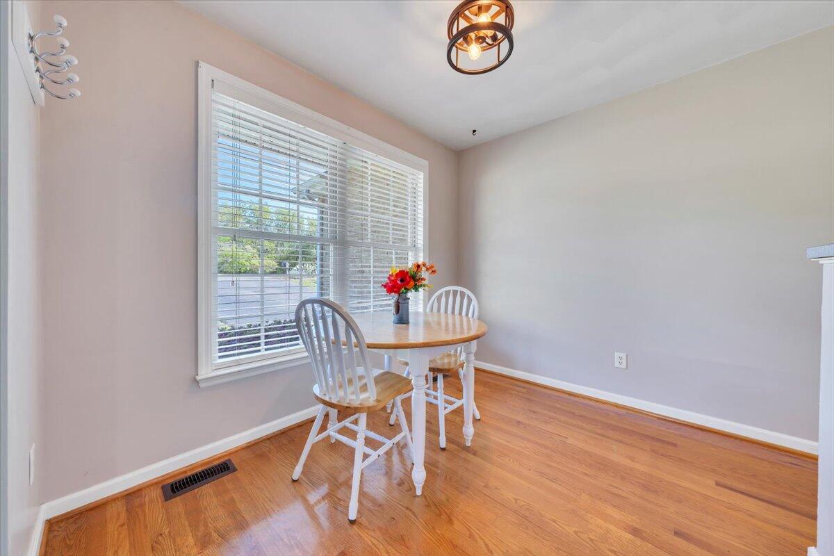 3609 Carson Road Roanoke, VA 24012 - Photo 10 of 52 11-MIB04698