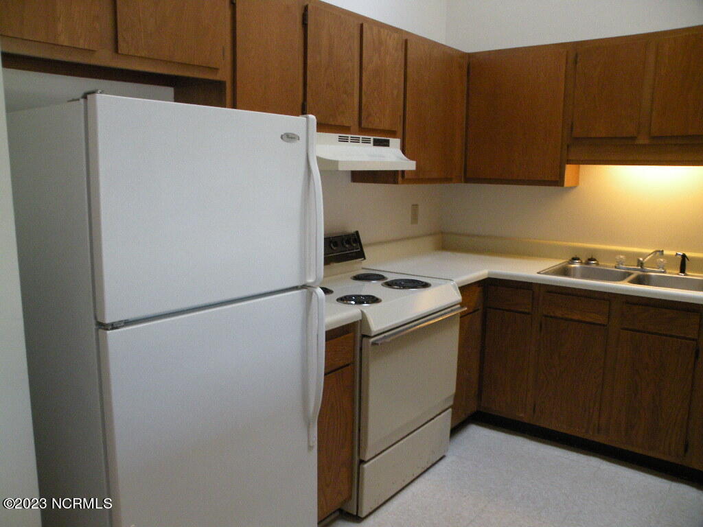 148 B Witten Circle, Unit B Havelock, NC 28532 - Photo 5 of 20 kitchen 2