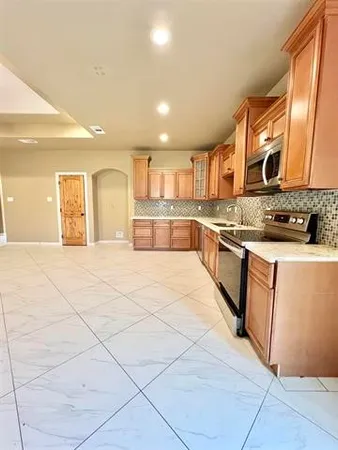 $2,595 | 12430 Keith Road, Beaumont, TX 77713