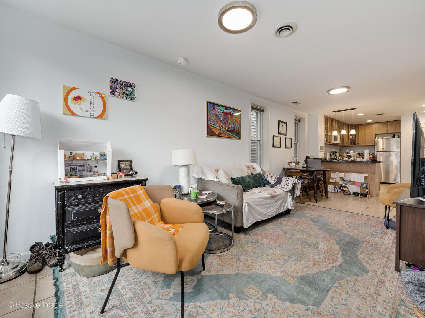 2620 West Homer Street Chicago, IL 60647 - Photo 18 of 31 a living room with furniture and a dining table with kitchen view