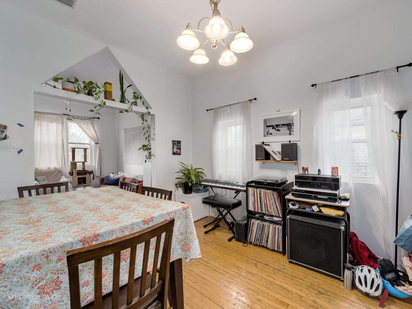2620 West Homer Street Chicago, IL 60647 - Photo 4 of 31 a kitchen with sink stove and cabinets