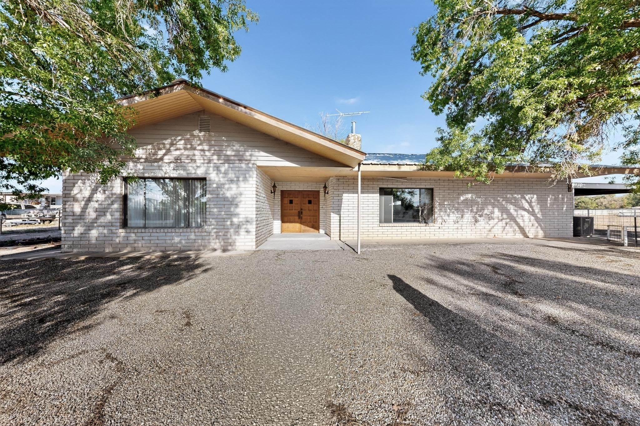 8 Palomas Road Los Lunas, NM 87031 - Photo 2 of 47