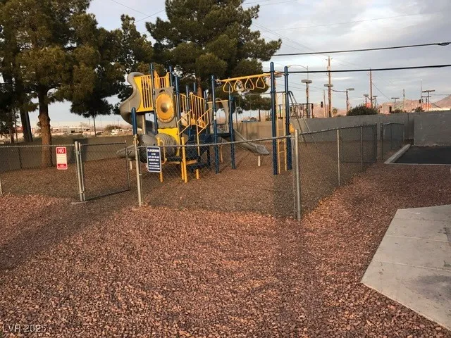 $1,050 | 1983 Cosmic Drive, Unit 193, Las Vegas, NV 89115