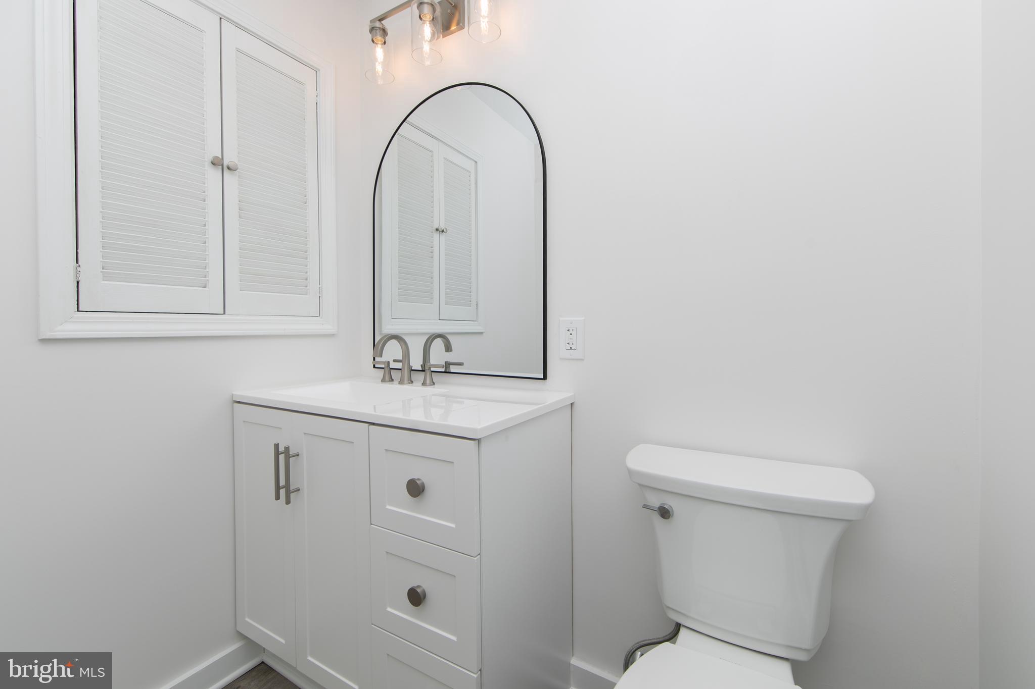 306 Tavistock Road Cherry Hill, NJ 08034 - Photo 20 of 33 Adjoining bathroom to main bedroom