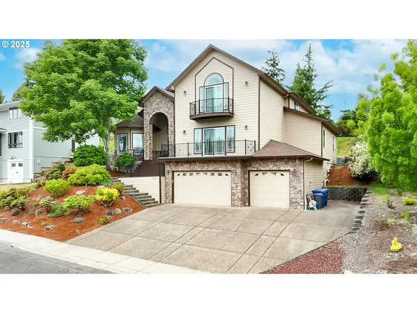 a house view with a outdoor space