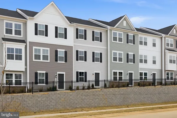a view of a large white building