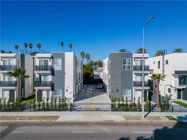 $3,900 | 2733 South La Brea Avenue, Unit 1/2, Los Angeles, CA 90016