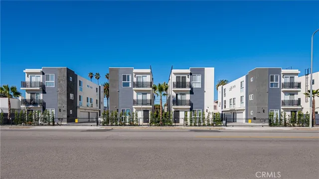$3,900 | 2733 South La Brea Avenue, Unit 1/2, Los Angeles, CA 90016
