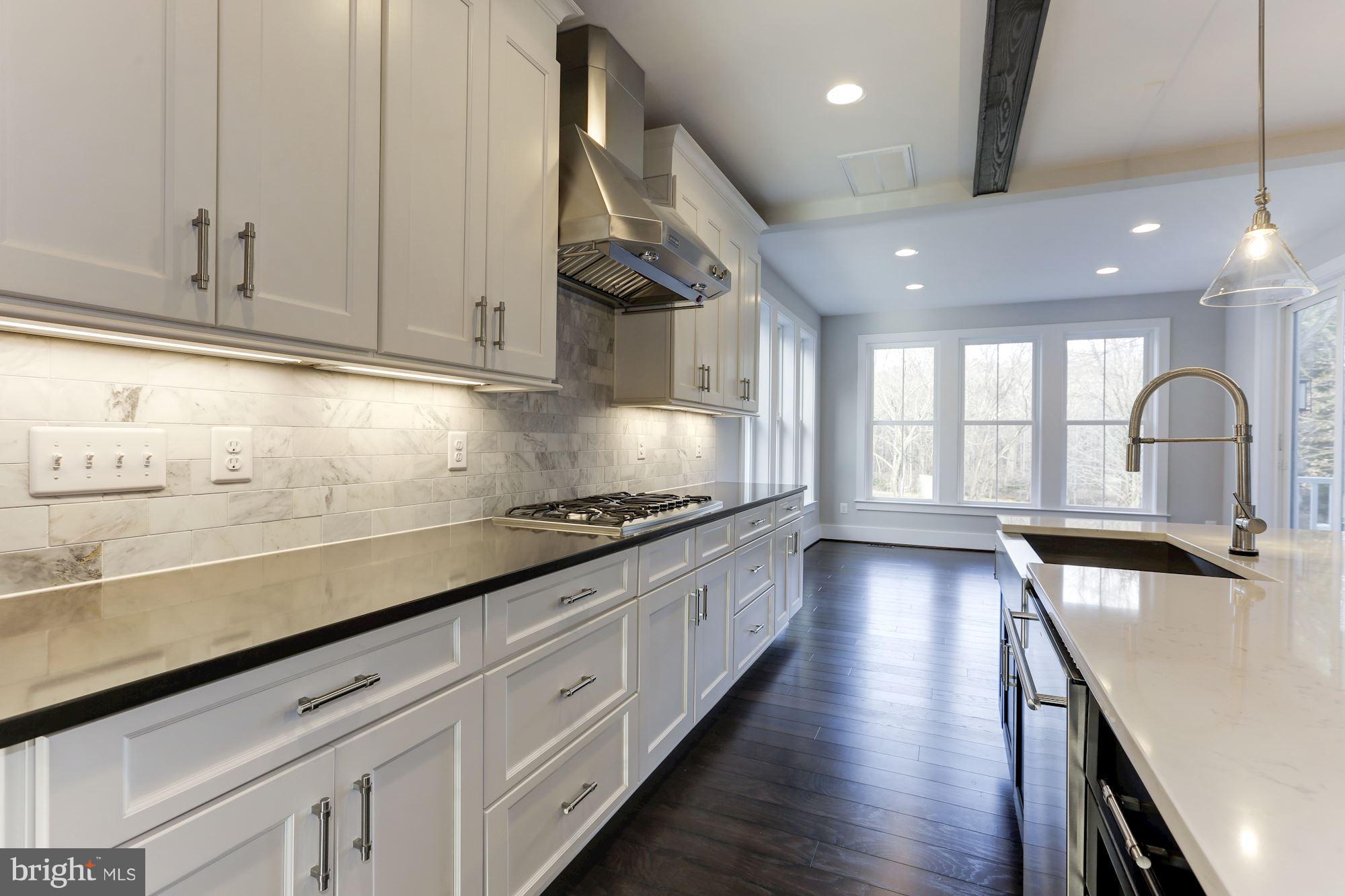 11613 Popes Head Road Fairfax, VA 22030 - Photo 10 of 30 Quartz Counters, Marble Backsplash, SS Appliances