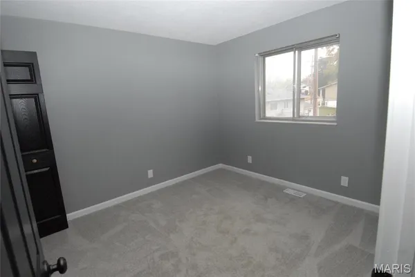 $2,025 | 12428 Marine Avenue, Maryland Heights, MO 63043