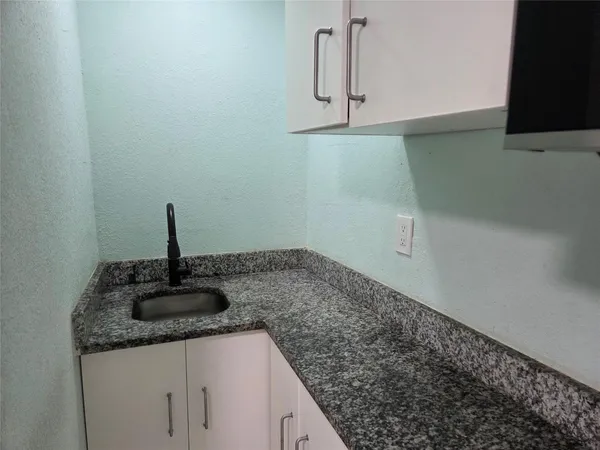 $1,250 | 4870 North Andrews Avenue, Fort Lauderdale, FL 33334