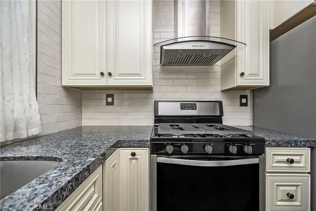 $3,500 | 109 Goldenrod, Irvine, CA 92614