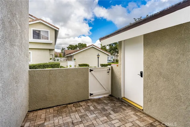 $3,500 | 109 Goldenrod, Irvine, CA 92614