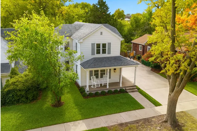 a view of house with a yard