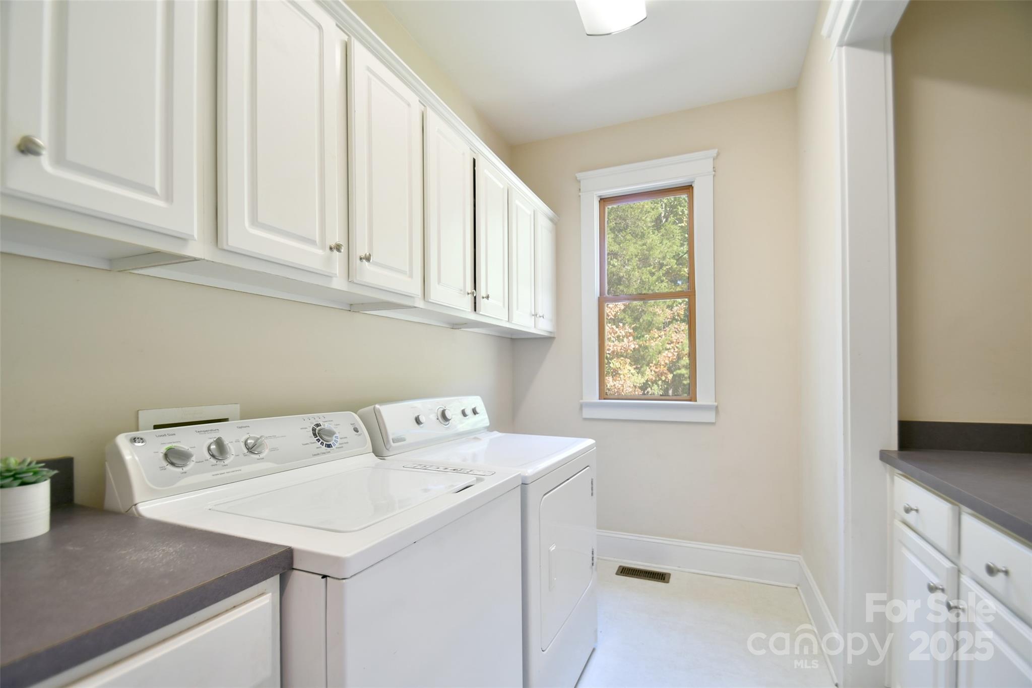 14832 Hus McGinnis Road Huntersville, NC 28078 - Photo 25 of 48 a utility room with dryer and washer