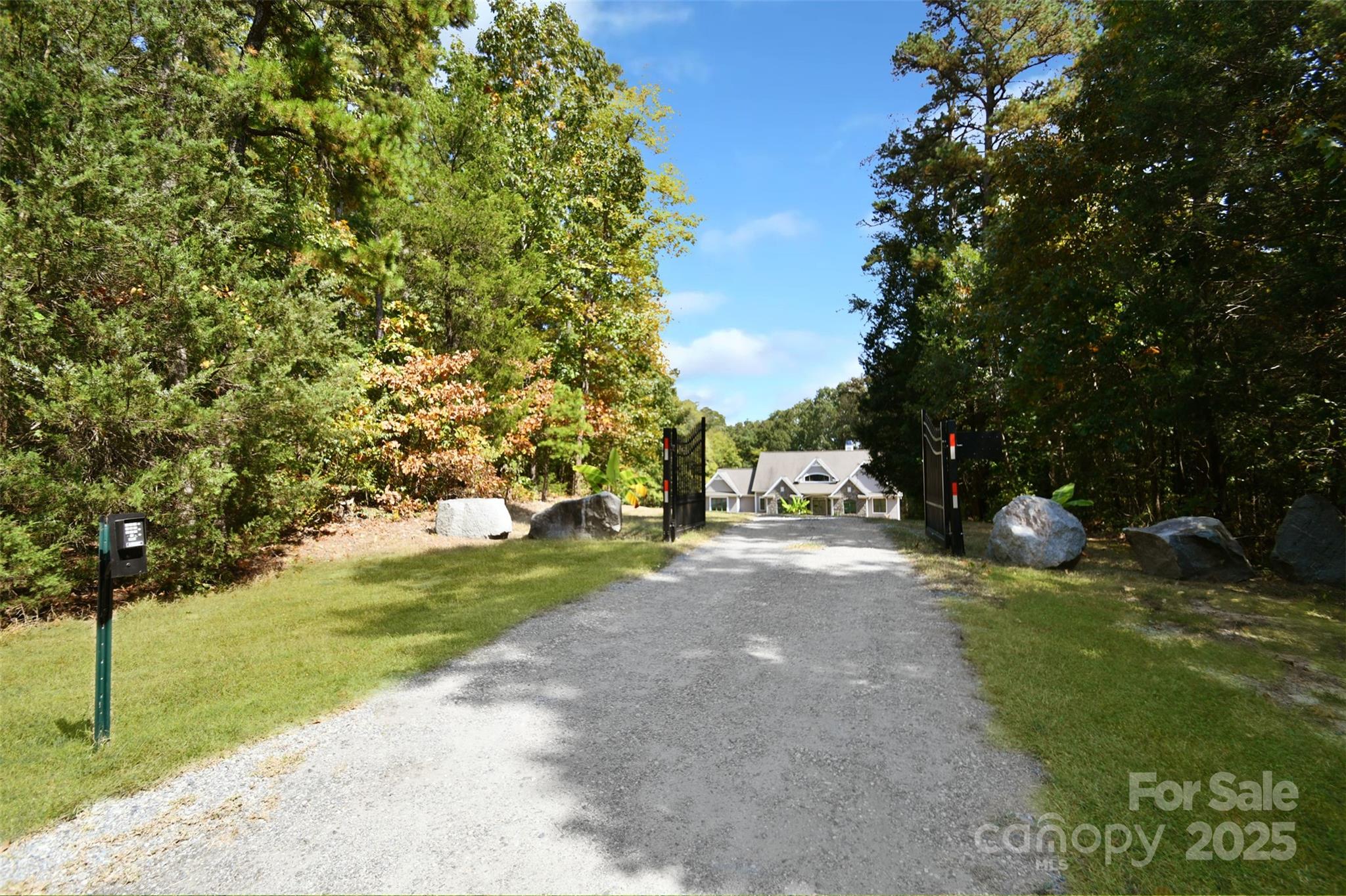 14832 Hus McGinnis Road Huntersville, NC 28078 - Photo 46 of 48 a view of a street with a tree