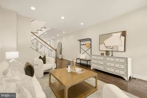 $1,500,000 | 647 A Street Southeast, Washington, DC 20003