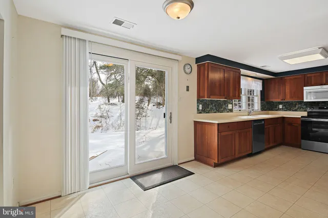 $3,500 | 10123 Silver Twine, Columbia, MD 21046