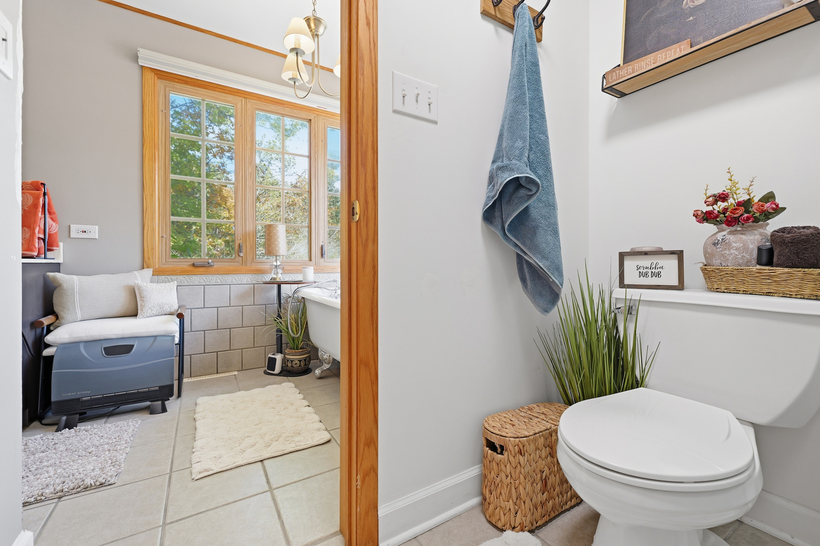 27805 South Klemme Road Crete, IL 60417 - Photo 18 of 29 a bathroom with a toilet a sink and a window