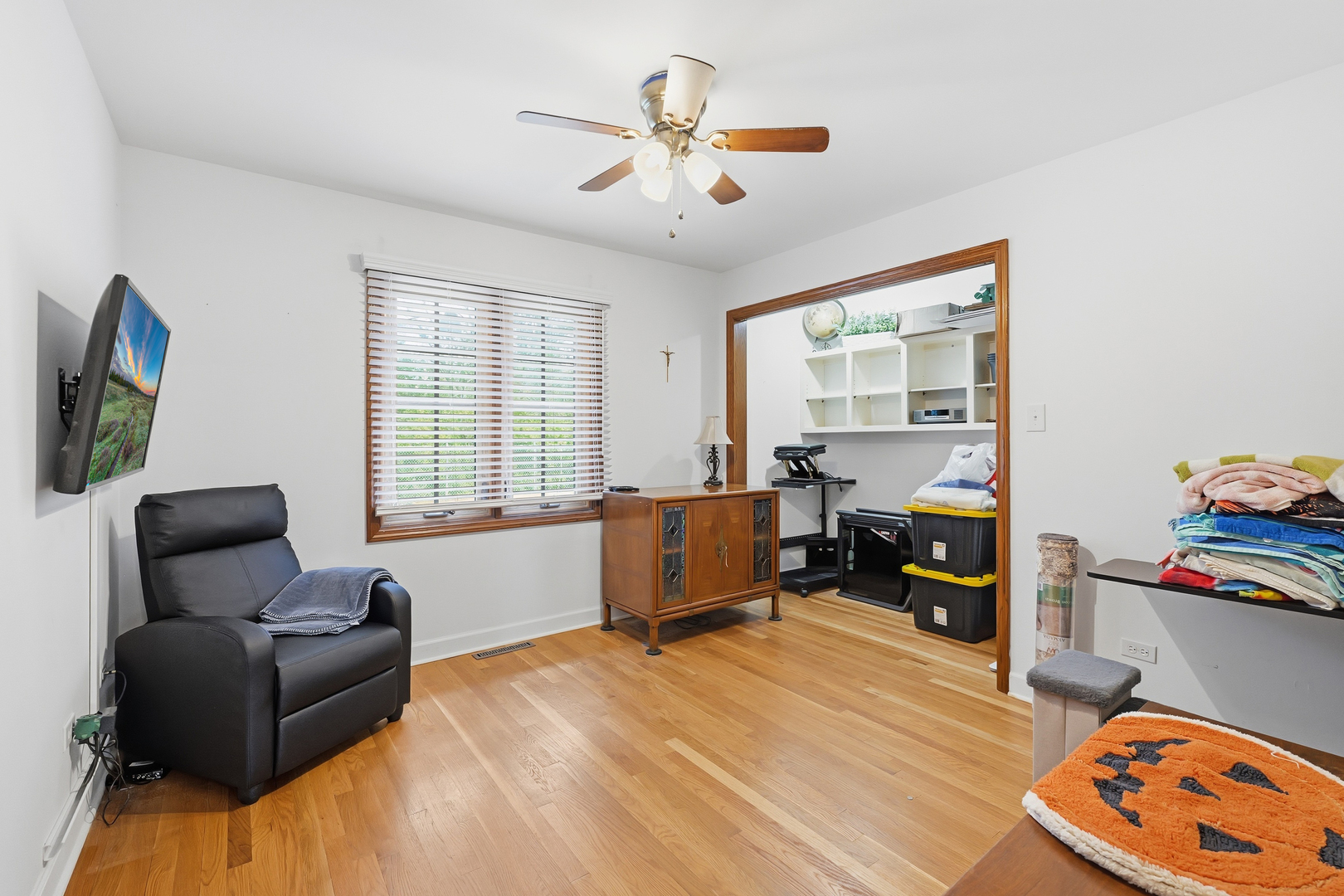 27805 South Klemme Road Crete, IL 60417 - Photo 20 of 29 a living room with furniture and a window