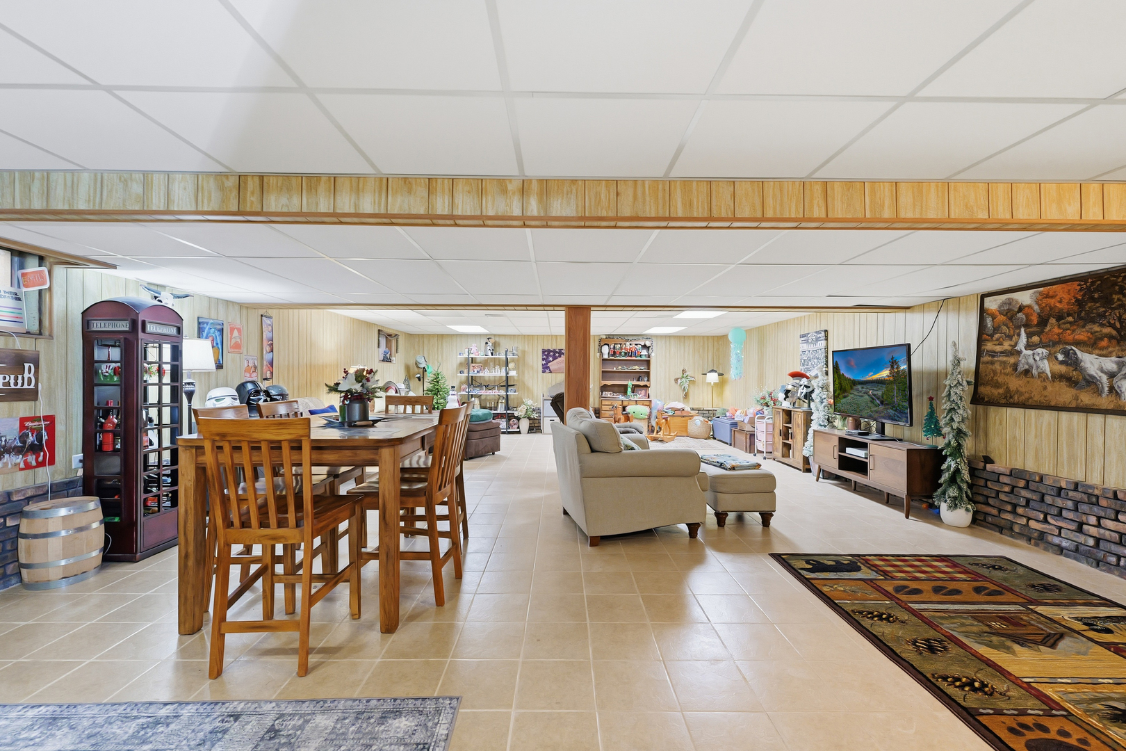 27805 South Klemme Road Crete, IL 60417 - Photo 24 of 29 a living room with furniture and wooden floor