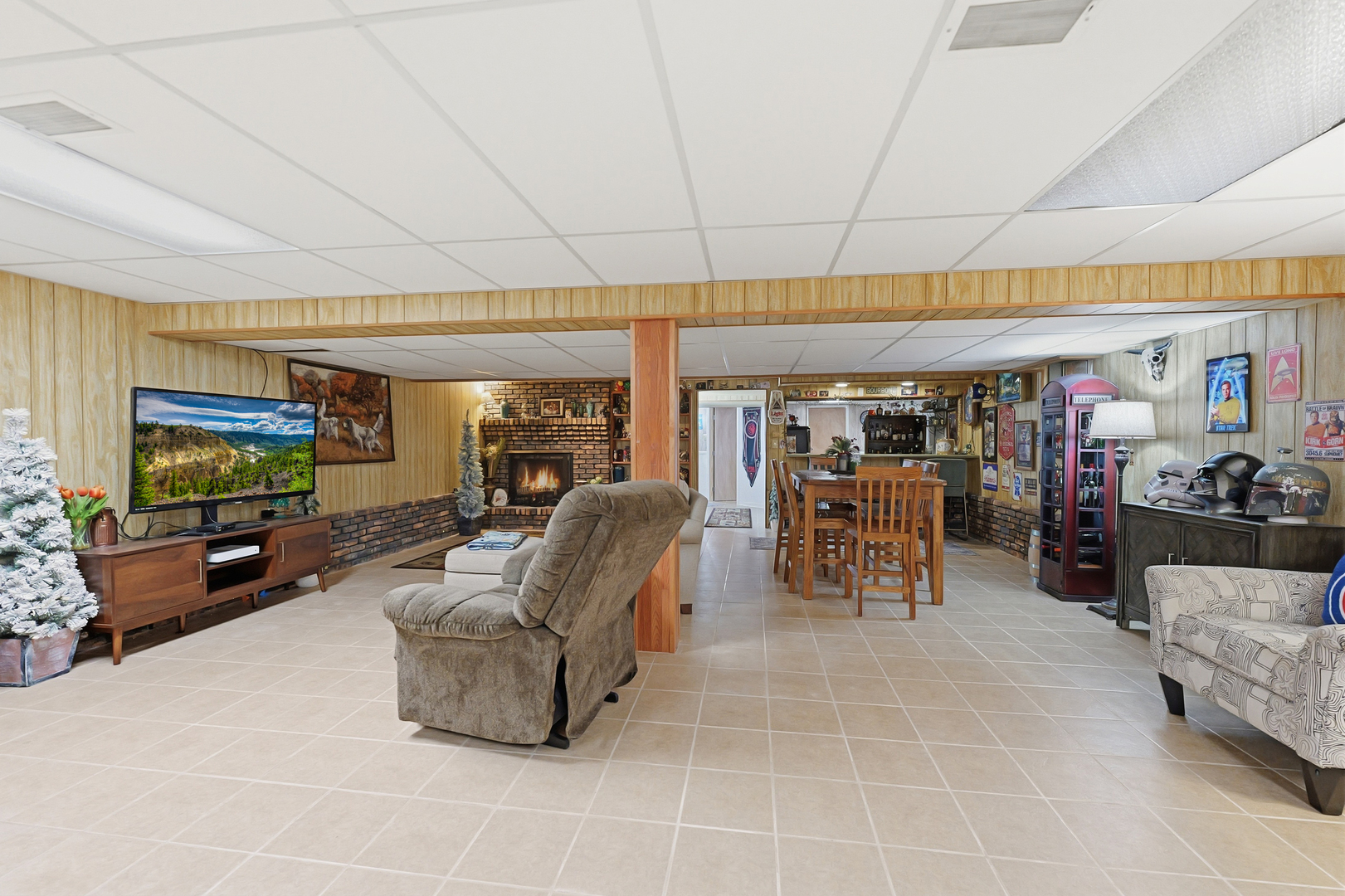 27805 South Klemme Road Crete, IL 60417 - Photo 25 of 29 a living room with furniture and a flat screen tv