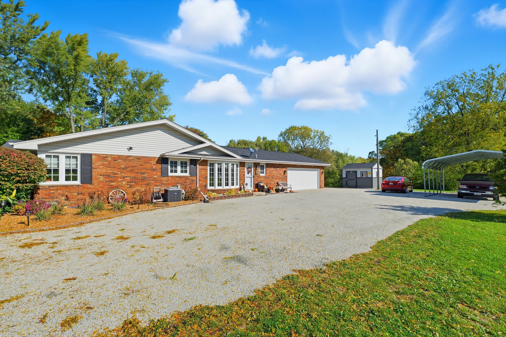 27805 South Klemme Road Crete, IL 60417 - Photo 3 of 29 a front view of a house with a yard