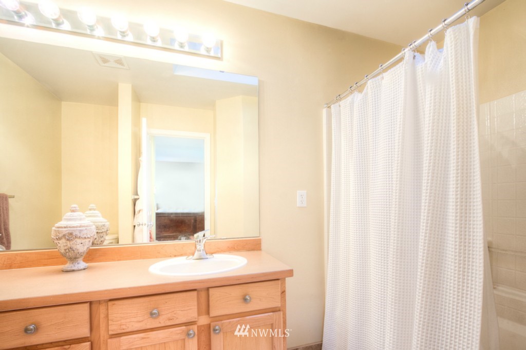 28036 Maple Ridge Way Southeast Maple Valley, WA 98038 - Photo 15 of 21
