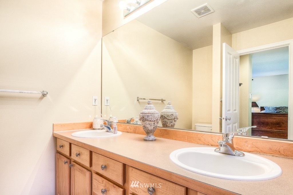 28036 Maple Ridge Way Southeast Maple Valley, WA 98038 - Photo 16 of 21