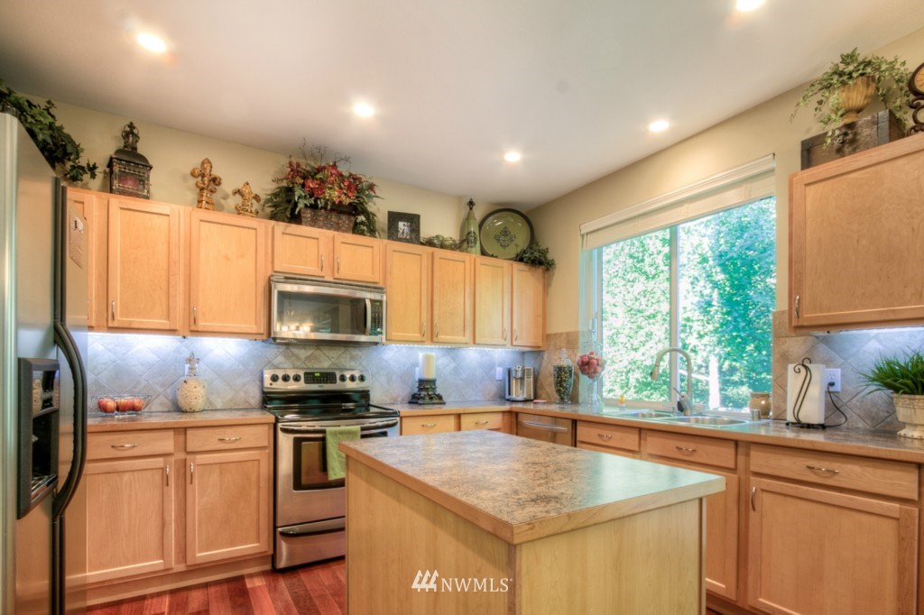28036 Maple Ridge Way Southeast Maple Valley, WA 98038 - Photo 5 of 21