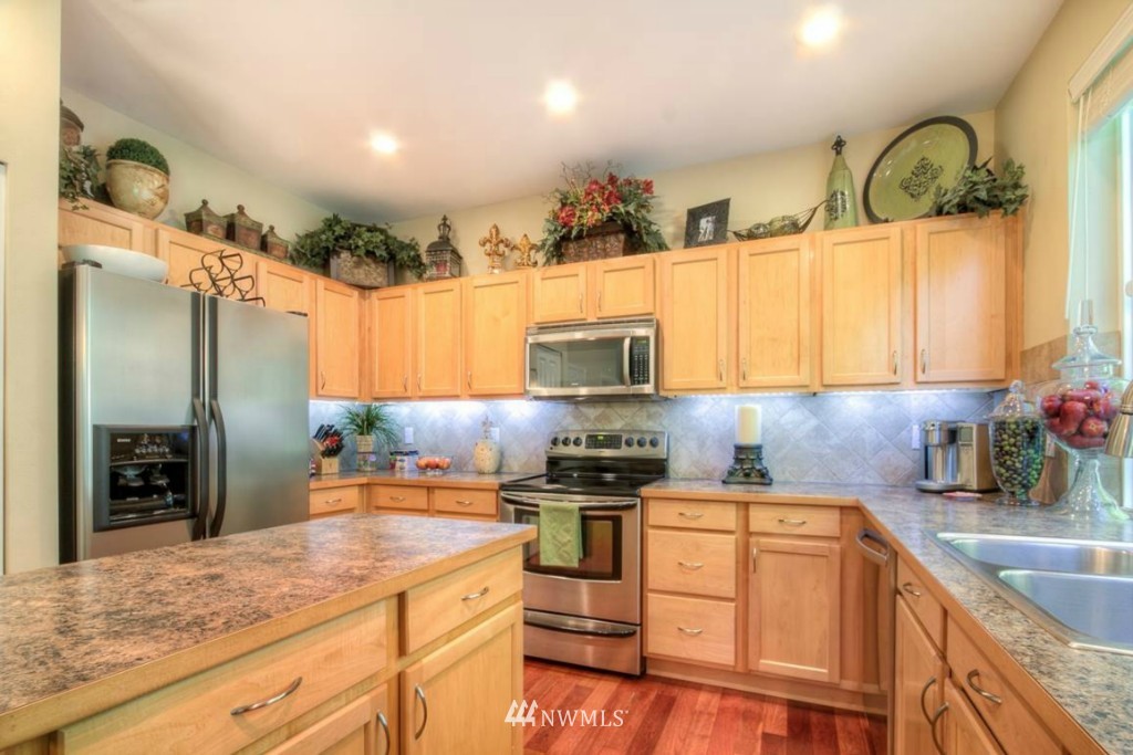 28036 Maple Ridge Way Southeast Maple Valley, WA 98038 - Photo 6 of 21