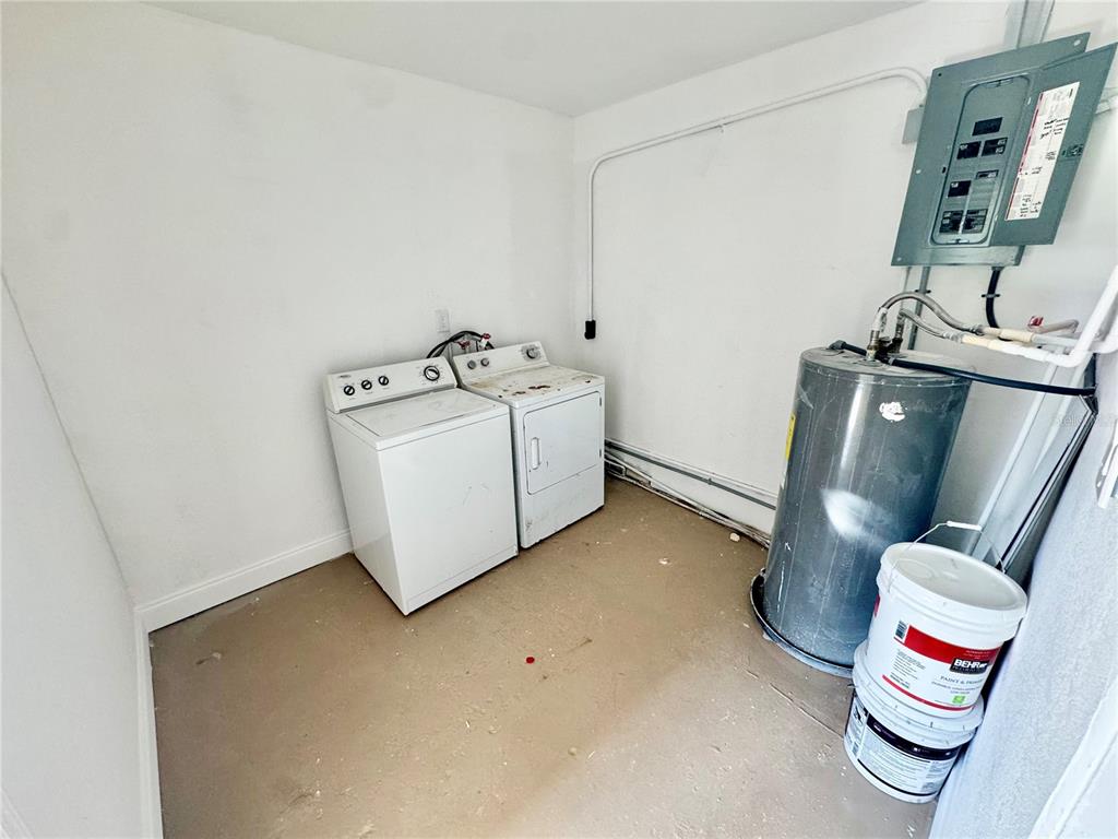 23476 Harper Avenue Punta Gorda, FL 33980 - Photo 8 of 19 a utility room with dryer and washer