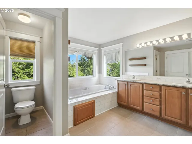 $724,900 | 23798 Southwest Heron Lakes Drive, Sherwood, OR 97140