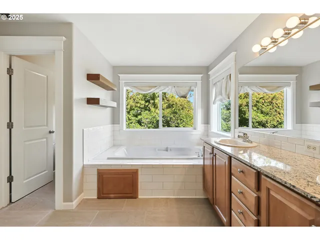 $724,900 | 23798 Southwest Heron Lakes Drive, Sherwood, OR 97140