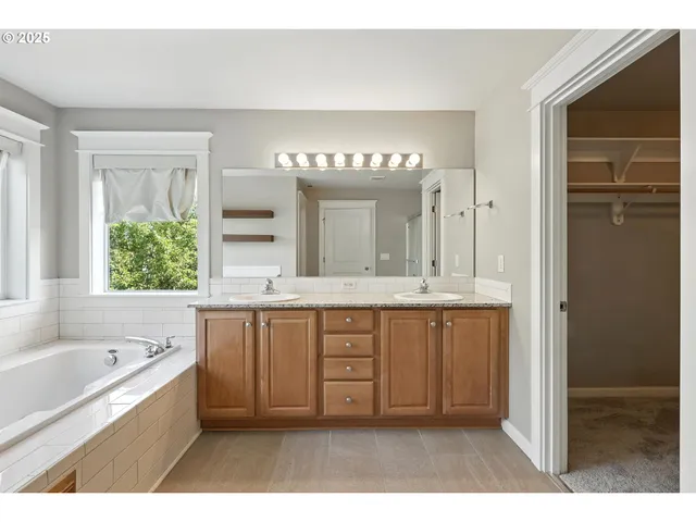 $724,900 | 23798 Southwest Heron Lakes Drive, Sherwood, OR 97140