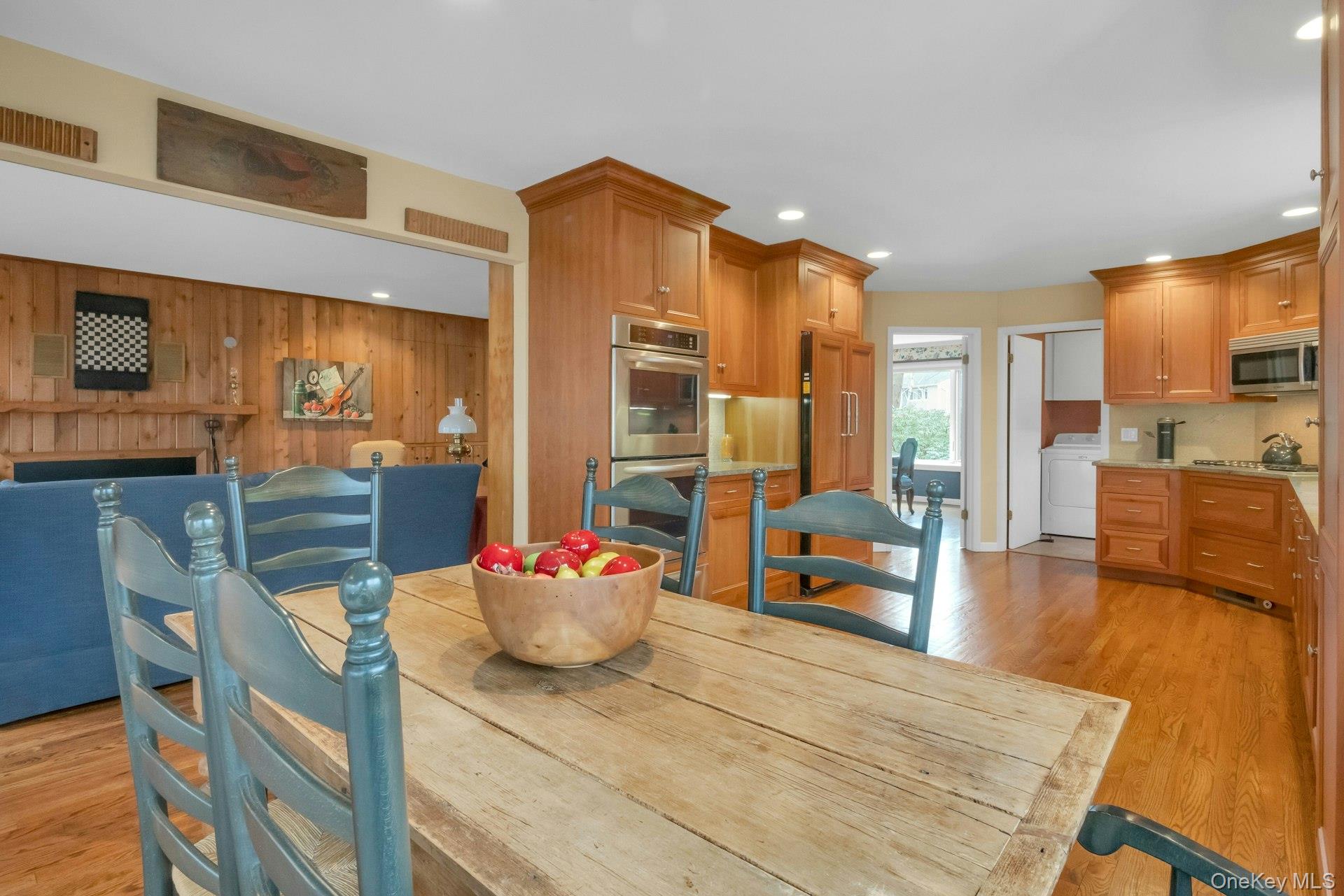121 Law Road Briarcliff Manor, NY 10510 - Photo 12 of 48 From the Breakfast area you can see the EIK flows into the Family Room through a wide opening.