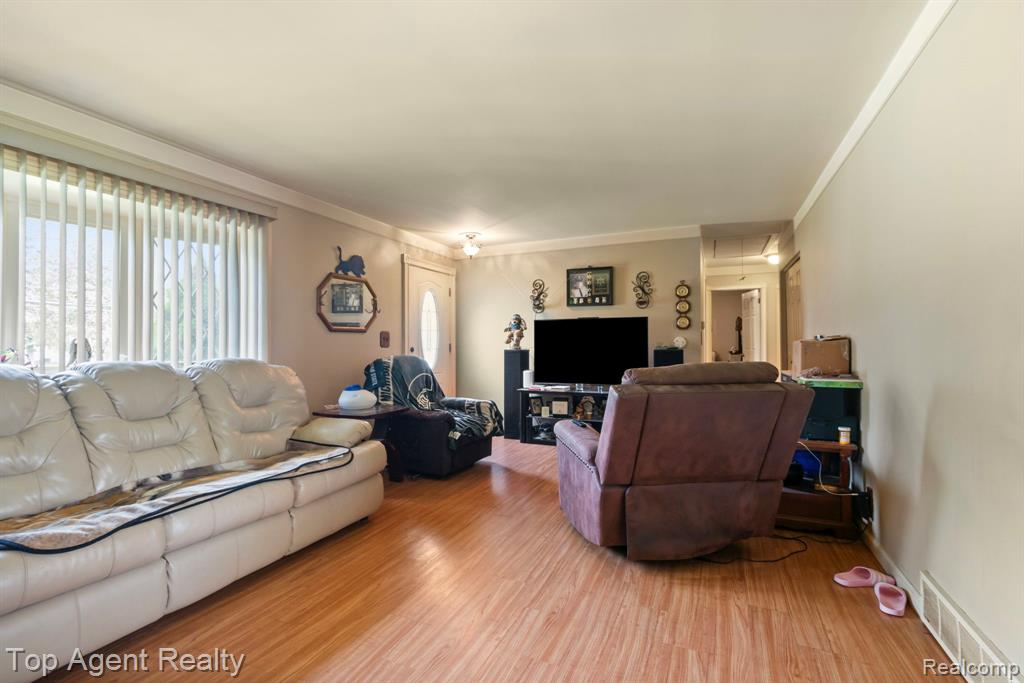 54951 Ridge Road New Baltimore, MI 48047 - Photo 20 of 58 Gallery Image 20
