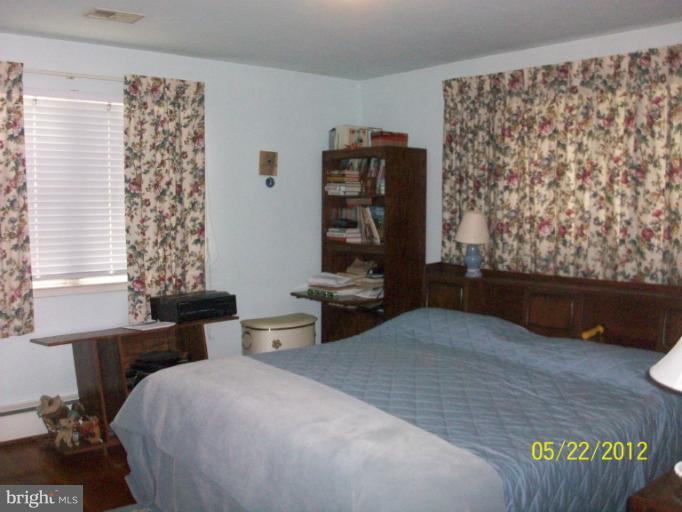 Bedroom (Master)