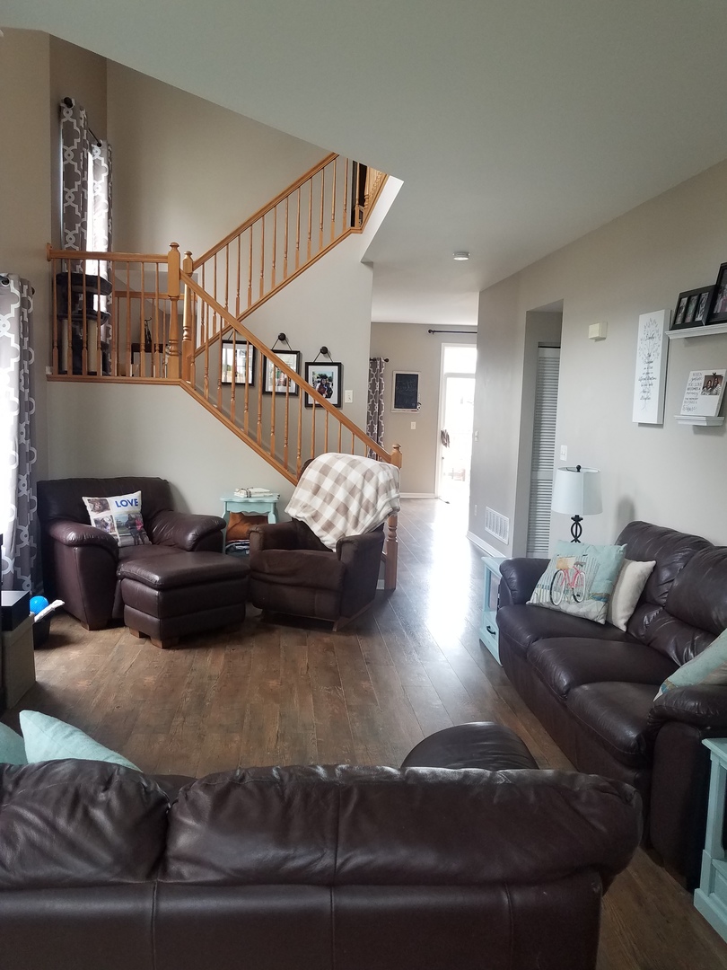 351 Reston Circle Romeoville, IL 60446 - Photo 2 of 14