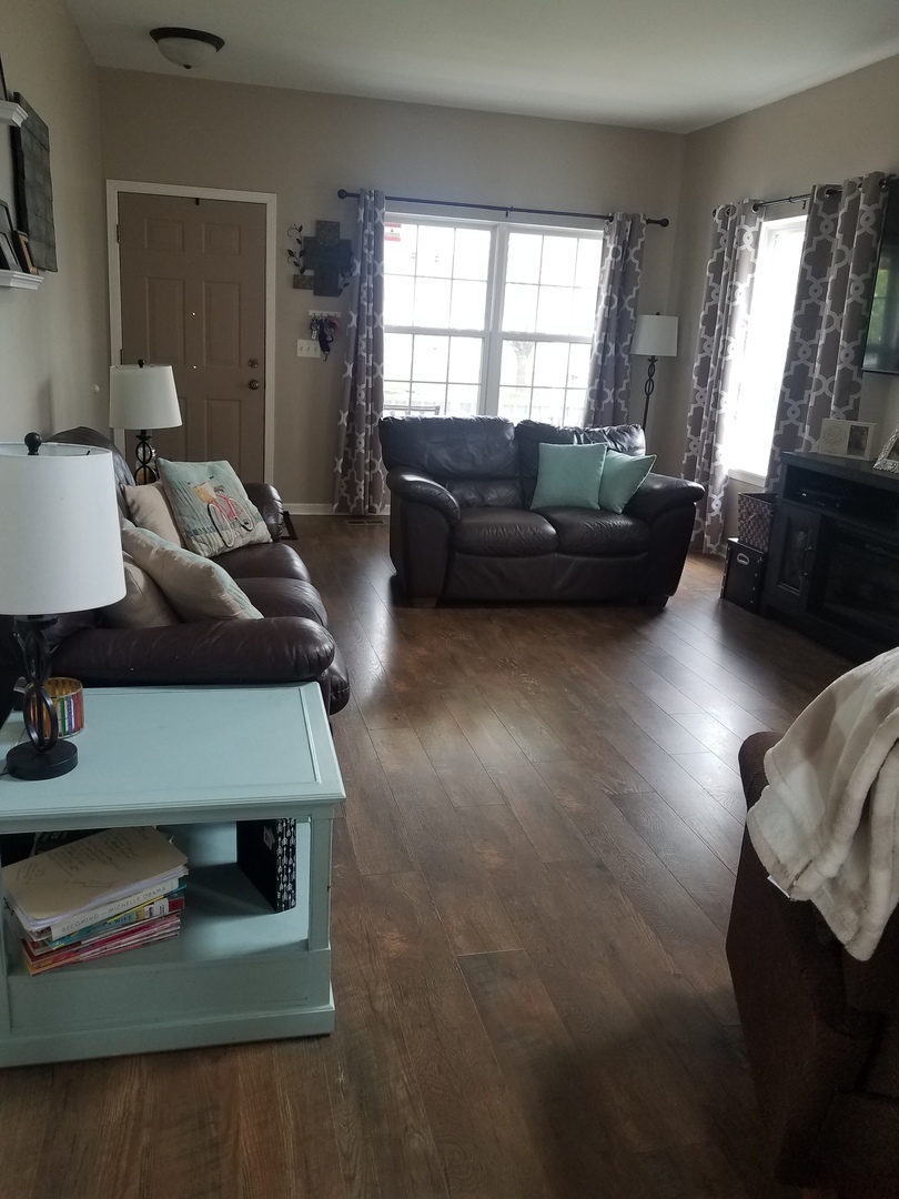 351 Reston Circle Romeoville, IL 60446 - Photo 3 of 14