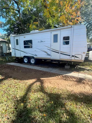 $595 | 728 South Shanks Street, Clute, TX 77531