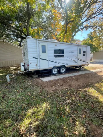 $595 | 728 South Shanks Street, Clute, TX 77531