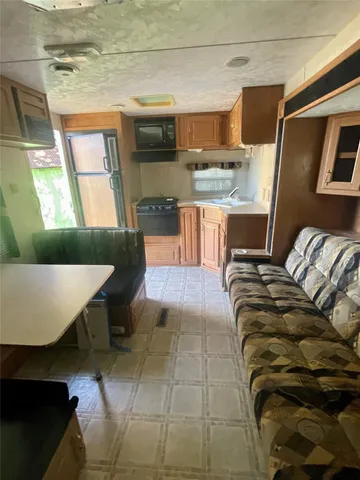 $595 | 728 South Shanks Street, Clute, TX 77531