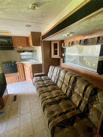 $595 | 728 South Shanks Street, Clute, TX 77531