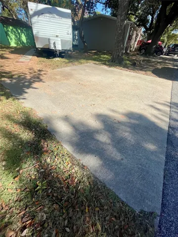 $595 | 728 South Shanks Street, Clute, TX 77531