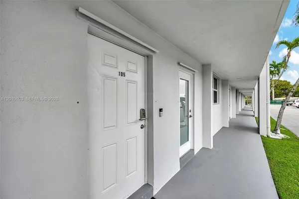 $2,600 | 400 Southeast 10th Street, Unit 105, Deerfield Beach, FL 33441