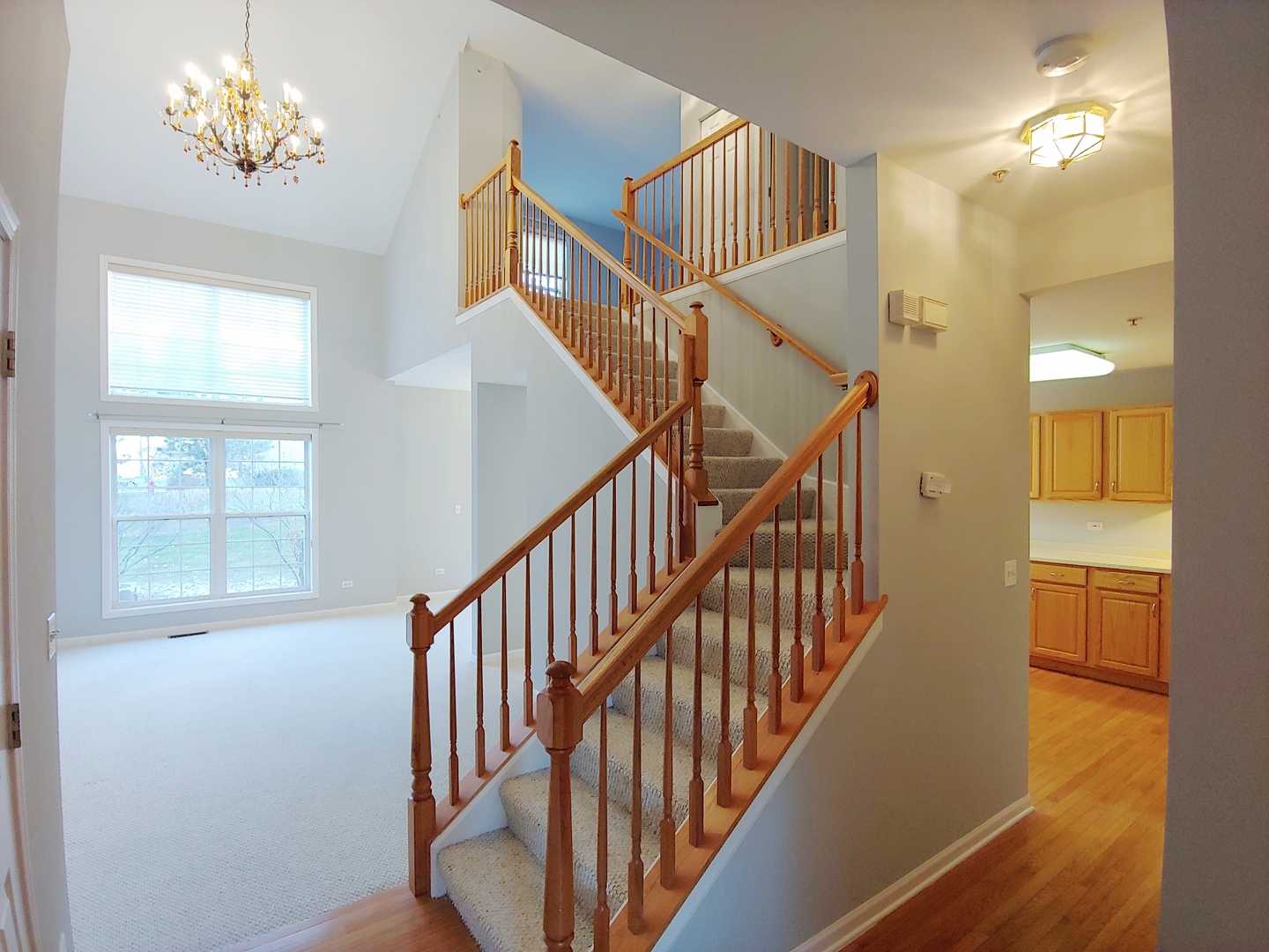 2139 Ivy Ridge Drive Hoffman Estates, IL 60192 - Photo 2 of 22